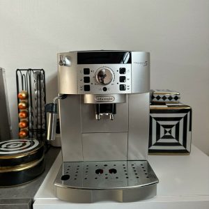 ‼️Machine d'occasion importée 🇨🇵 ‼️ Delonghi Magnifica S Grise